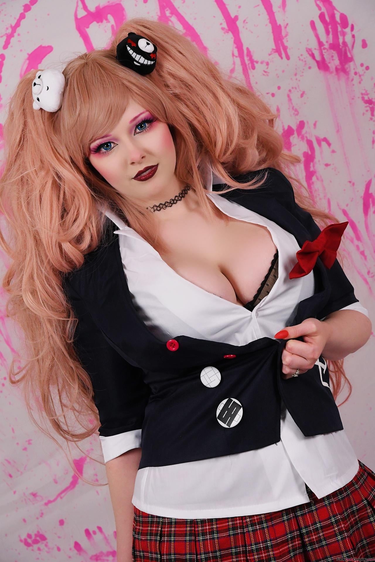 Junko-Enoshima-by-Kiki-Rose-Cosplay