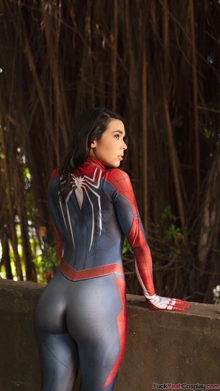 SpiderGirl-cosplay-by-caroangulito