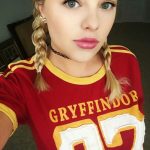 hot-blonde-selfie-gryffindor-shirt