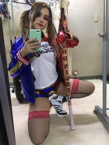 hot-harley-quinn-cosplay-self-shot