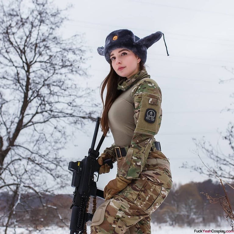 russina-soldier-babe-cosplay-Elena-Deligioz