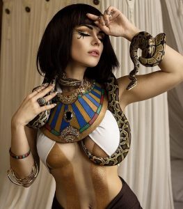 sexy-cleopatra-cosplay
