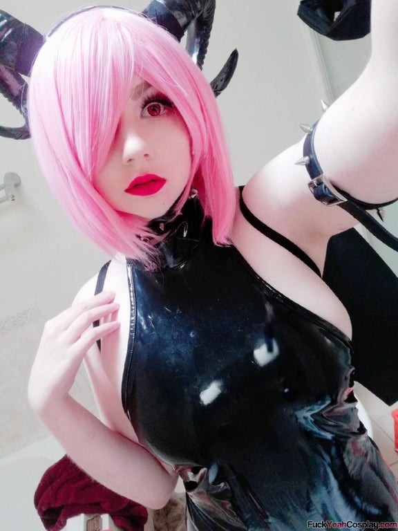 slowpokecosplay-is-here-to-be-your-big-titty-goth-demon
